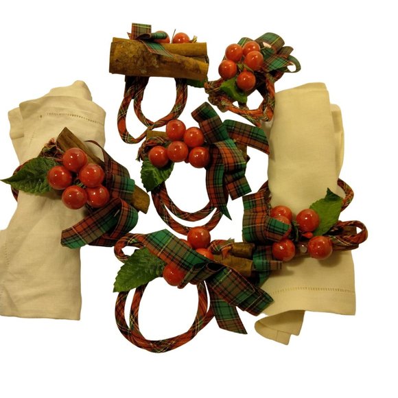 Reed Christmas Napkins Rings Red Plaid Ribbon Holly Berry Cinnamon Stick Lot 6 - Picture 1 of 7